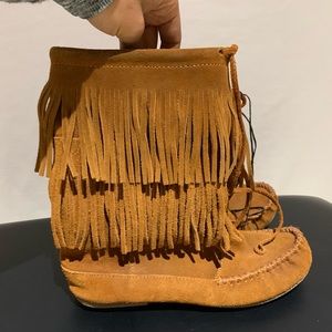 Boots with fringe